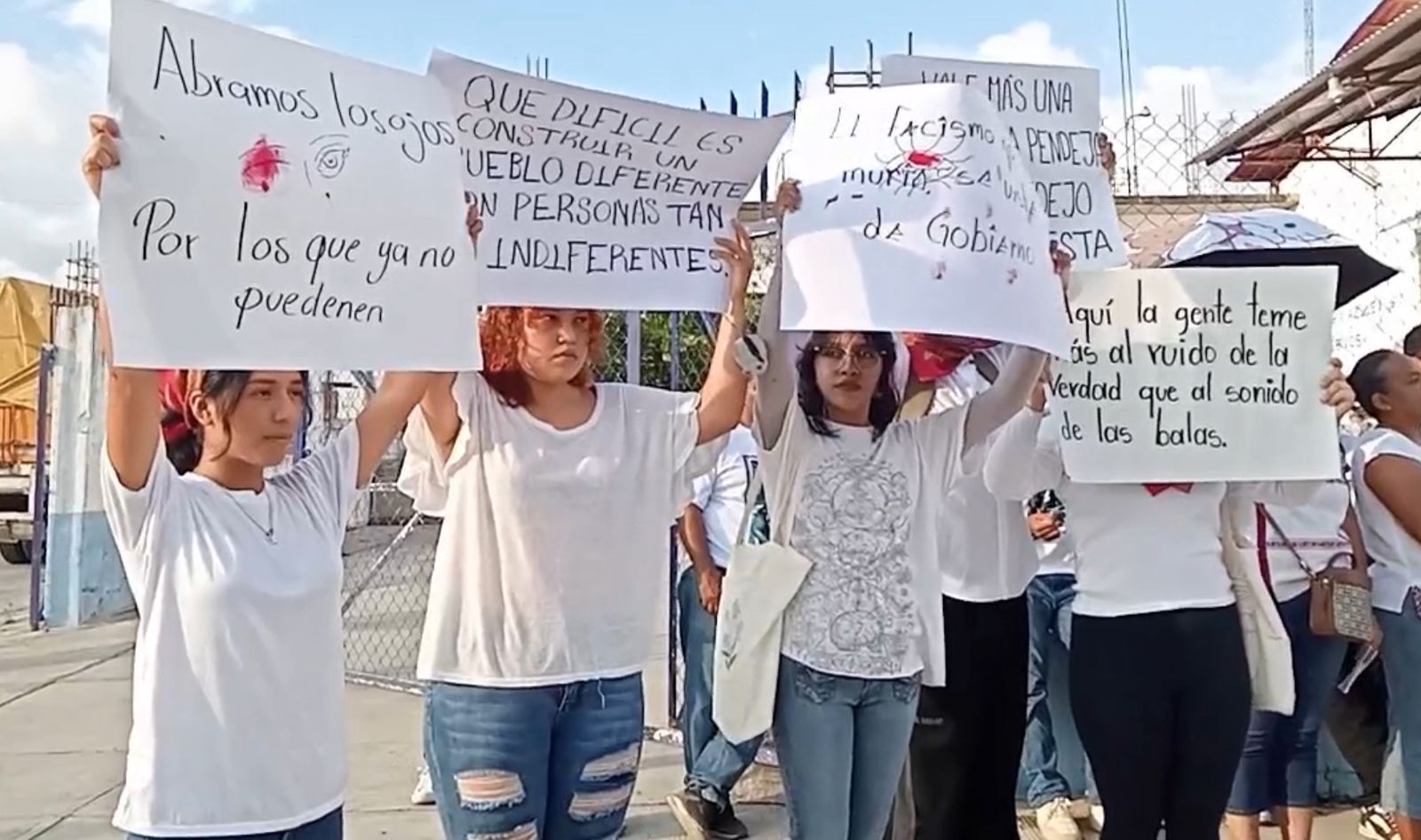 Exigen justicia por feminicidio de maestra en Oaxaca; alumno le quitaría la vida por una calificación
