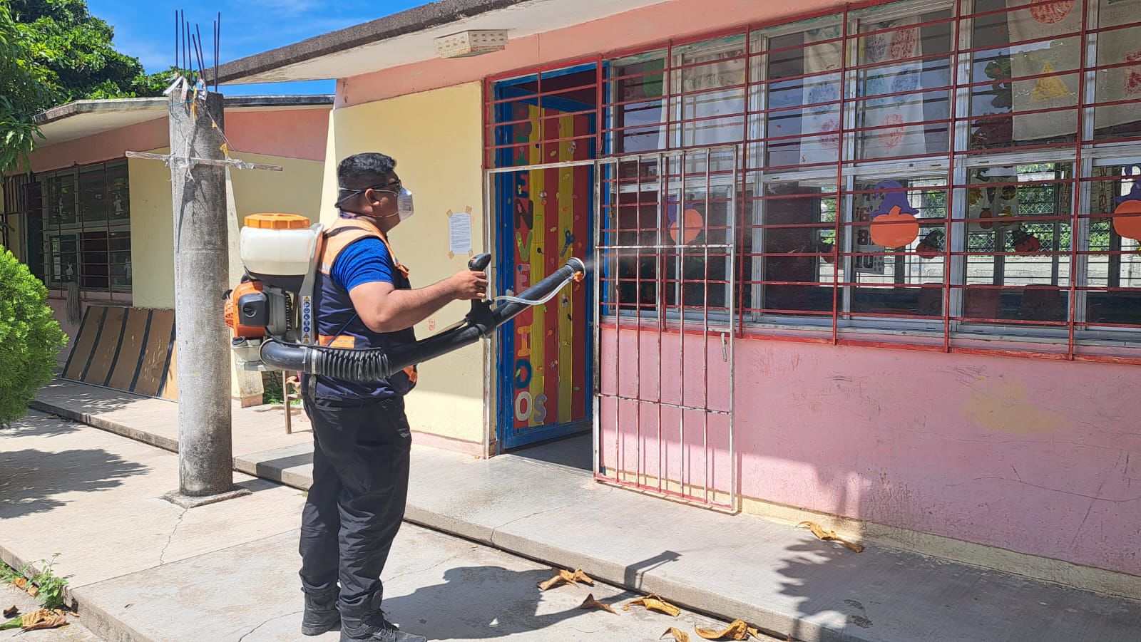 29 escuelas atendidas por el gobierno juchiteco dentro del operativo municipal contra el virus Coxsackie