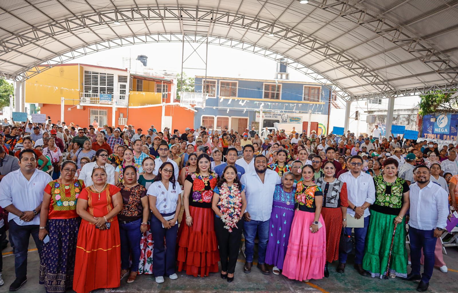 En Juchitán, DIF estatal y municipal acercan apoyos y servicios a la comunidad