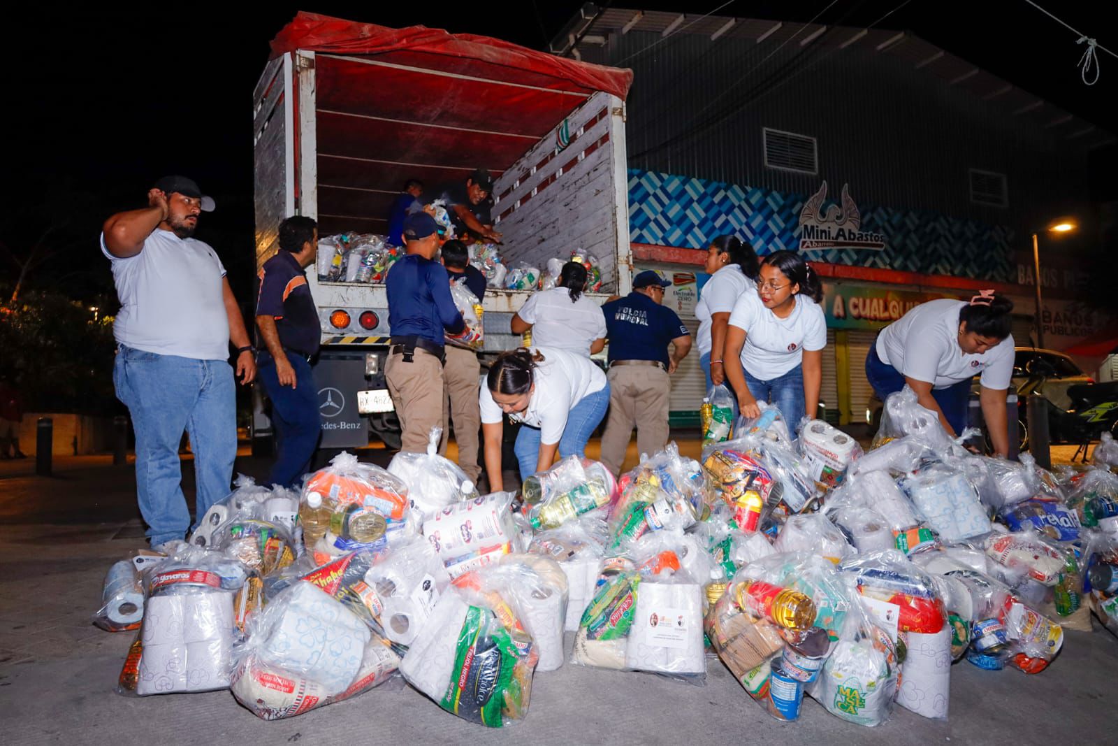 Esta madrugada, la solidaridad juchiteca partió rumbo a Poza Rica con ayuda humanitaria