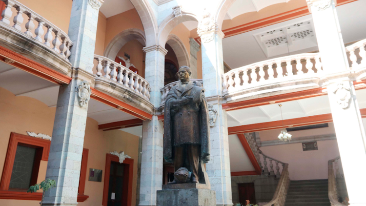 Rector de la UABJO nombra encargados de despacho en Facultad de Derecho ante impasse en elección de directiva
