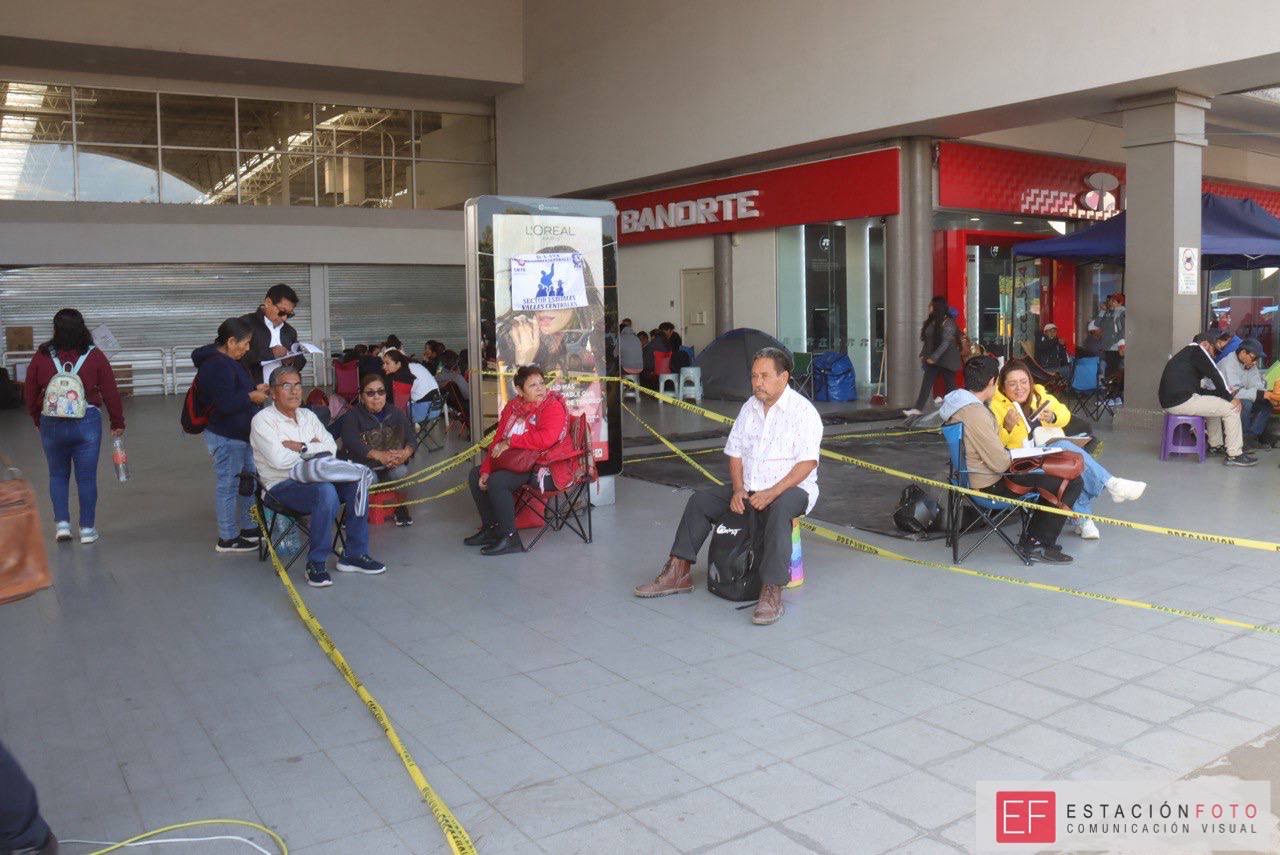 Maestros de Oaxaca levantan plantón en el Zócalo y liberan plazas comerciales tras 48 horas de paro