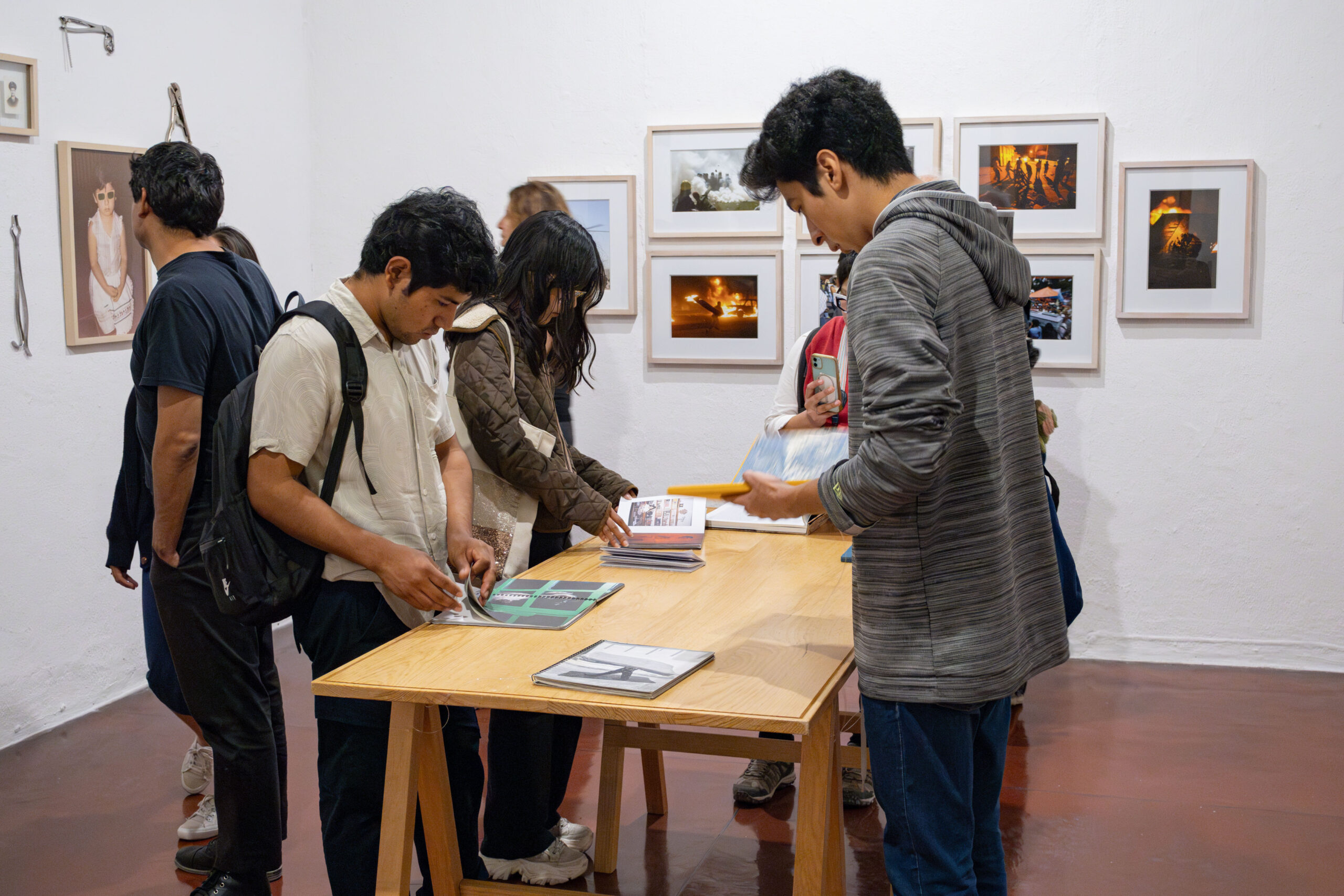 Muestra el CFMAB libros que comparten un vínculo con la fotografía