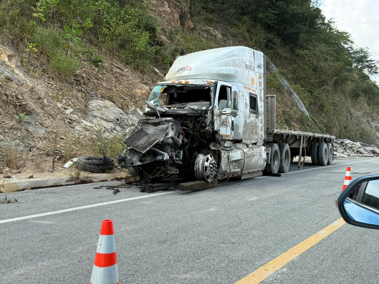 Tres muertos y 10 heridos, saldo preliminar de choque entre autobús ADO y tráiler en carretera Barranca Larga – Ventanilla