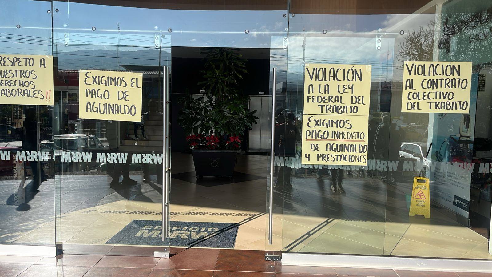 Trabajadores de COBAO protestan; exigen pago de aguinaldo y prestaciones pendientes