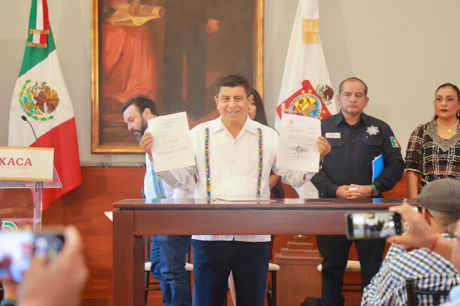 Presentan más de 600 mil firmas para revocación de mandato del Gobernador de Oaxaca