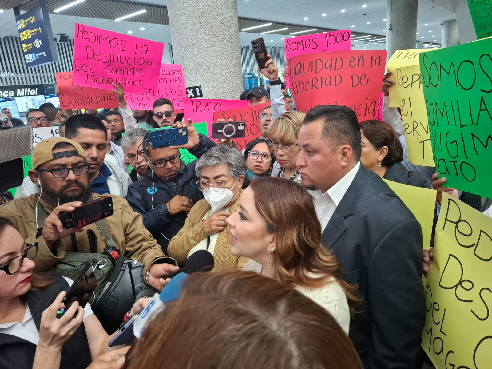 A pesar de las protestas la Marina no atiende demandas de permisionarios de taxis y busca acabar con ellos