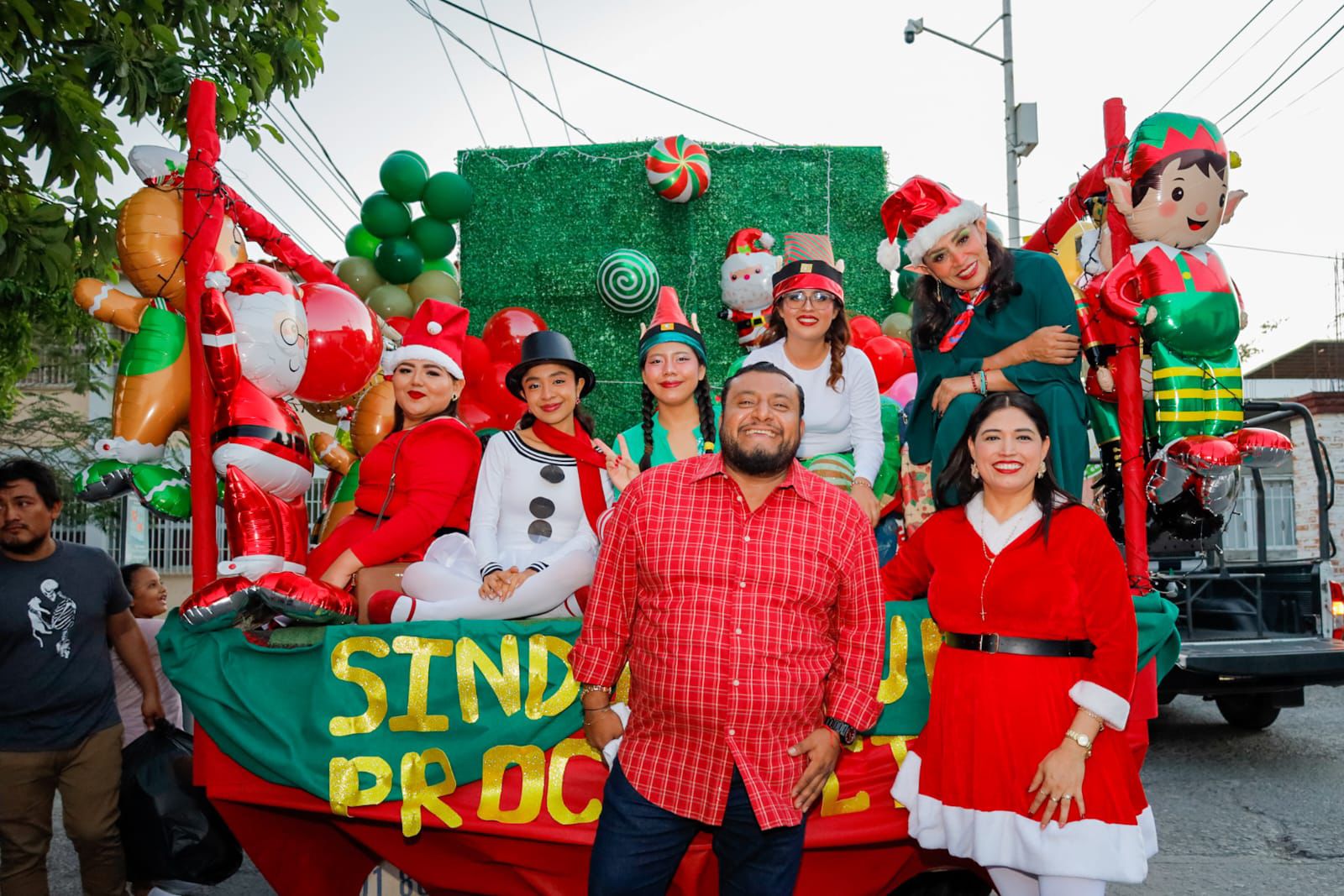 Una tarde de convivencia familiar con la Caravana Navideña del DIF Juchitán