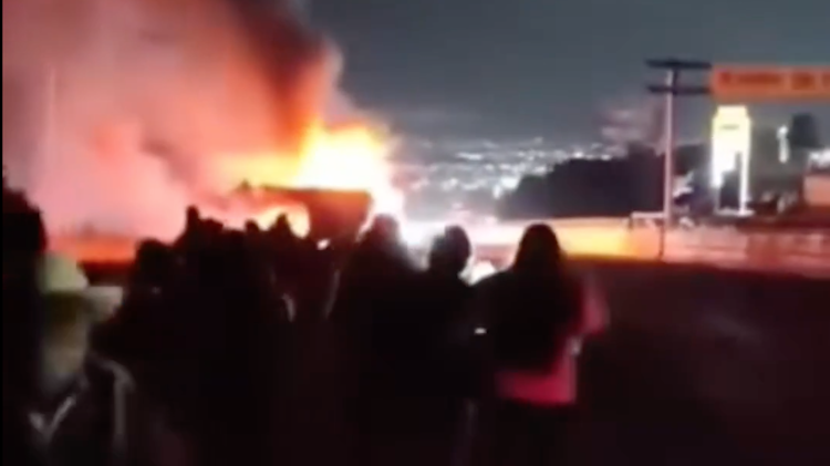 Se incendia autobús con destino a Huautla de Jiménez; pasajeros resultan ilesos