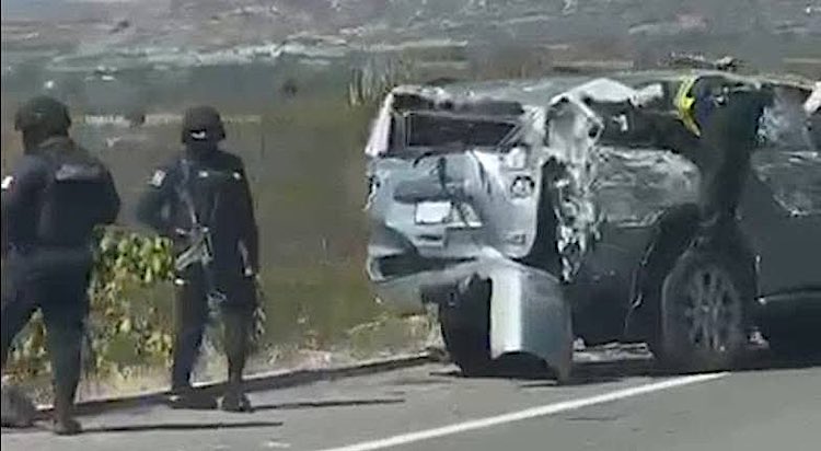 Camioneta en que se accidentó Presidente Municipal de Huatulco es propiedad de Televisora; acompañante sigue delicada