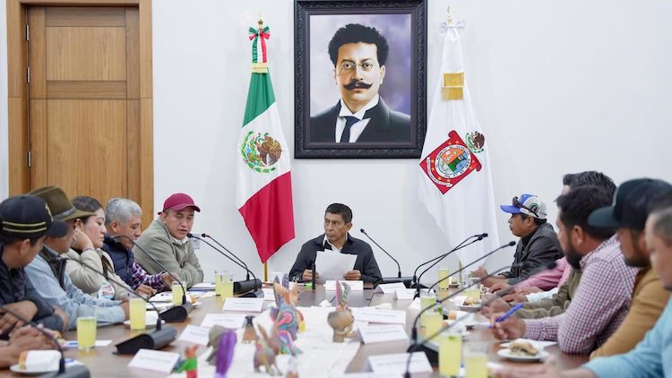 Participa Nino Morales en reunión de trabajo con sorgueros del Istmo