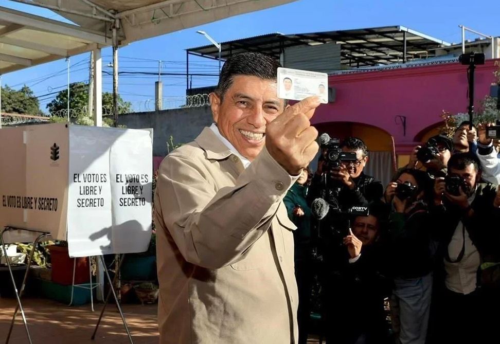 Salomón Jara gana revocación; participación no alcanza 40%