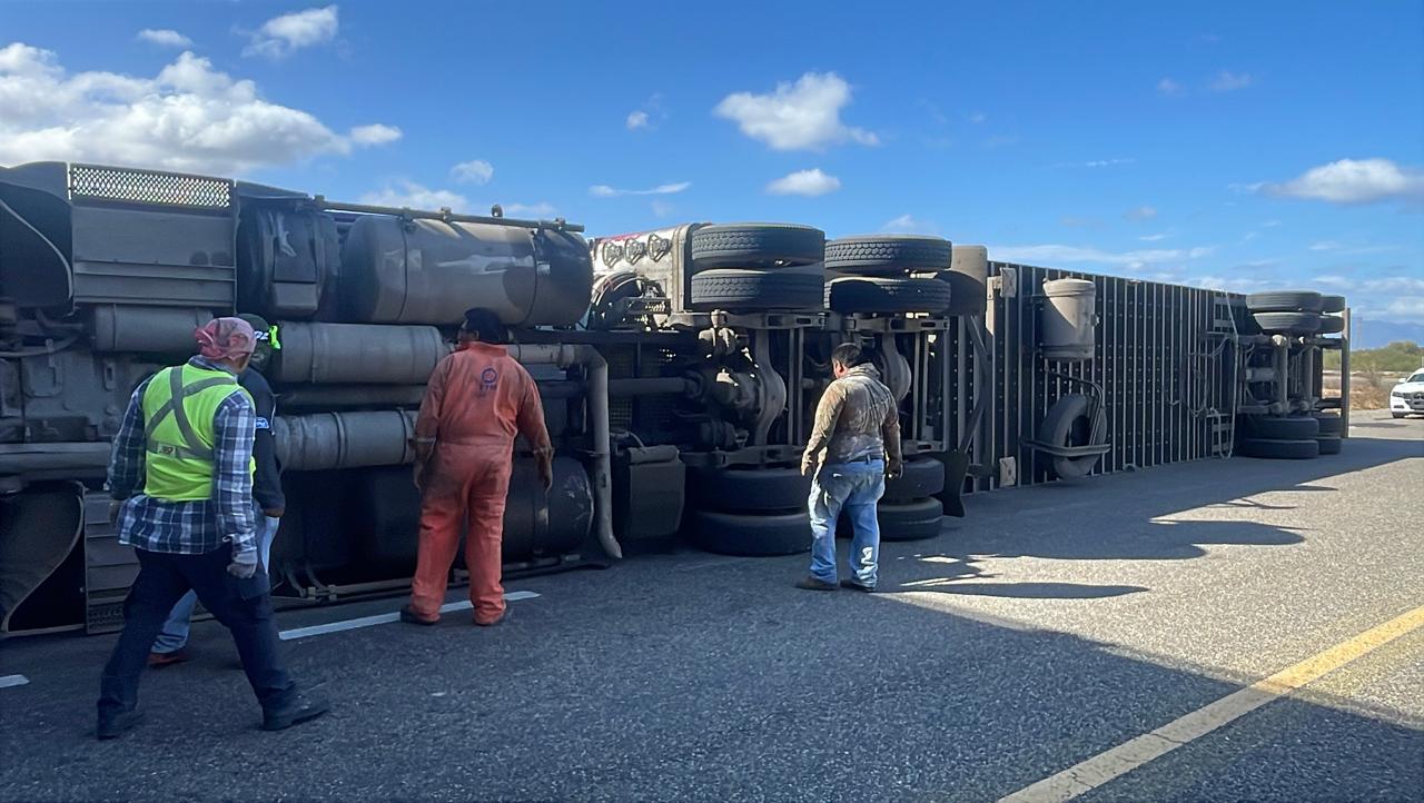 Ocurre la sexta volcadura de tráiler por viento fuerte en La Ventosa, Oaxaca