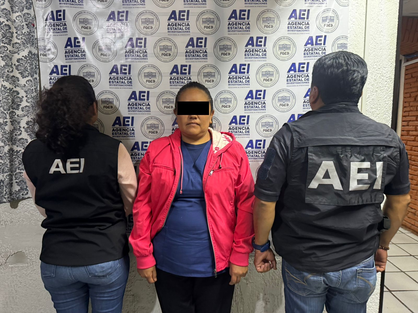 Fiscalía de Oaxaca detiene a una mujer por secuestro agravado; privaron de la vida a la víctima y abandonaron cuerpo en carretera