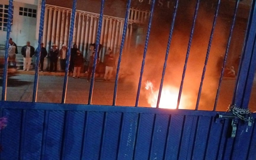 Habitantes toman palacio municipal de San Andrés Dinicuiti y retienen a la presidenta por presunto abuso de autoridad