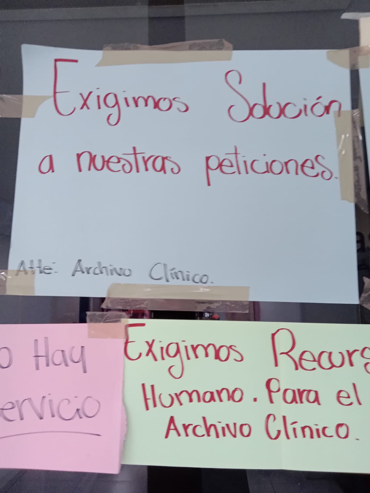 Sin personal ni insumos, trabajadores del archivo clínico del Hospital Civil paran labores