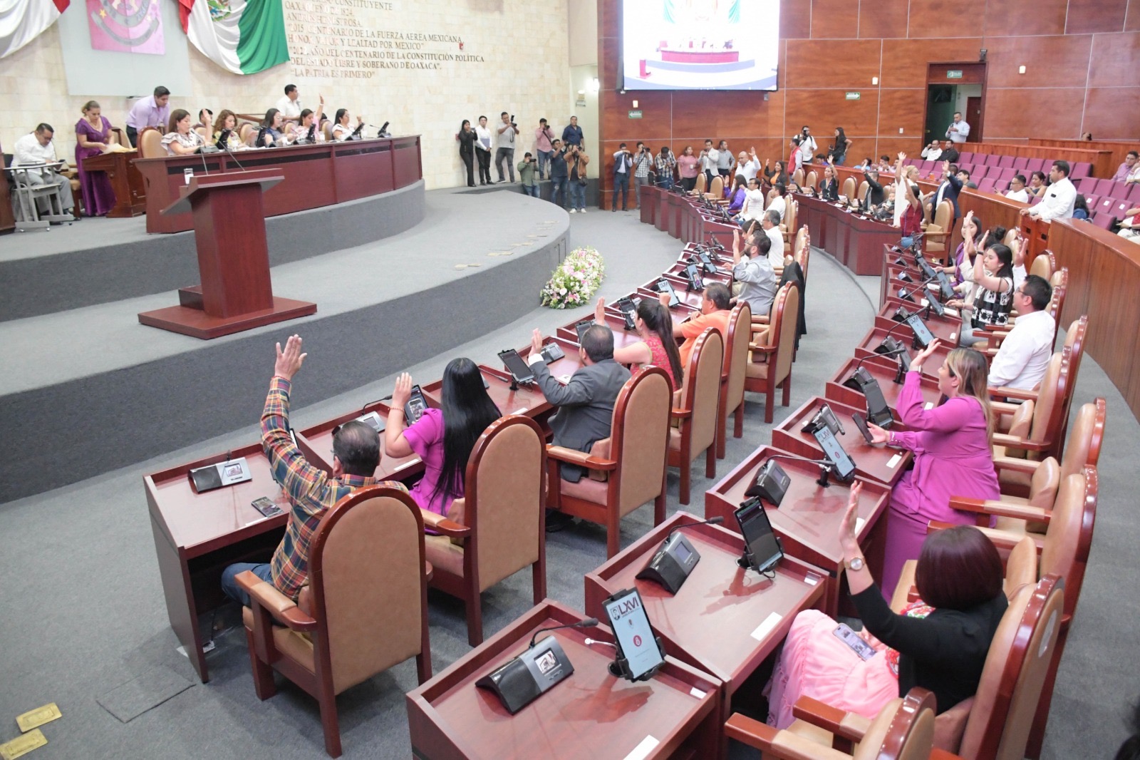 Aprueba Congreso de Oaxaca ley de expropiación; fija indemnización, suma hospitales y escuelas como causa de ocupación urgente; PRI-MC-PT en contra
