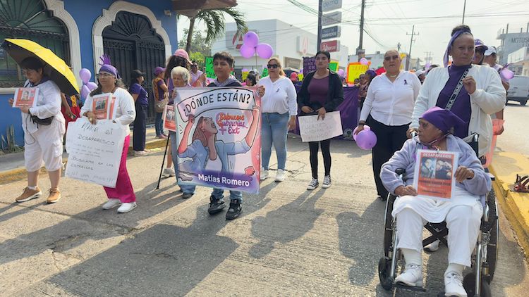 Mujeres istmeñas marchan para exigir un servicio médico de calidad y un alto a las desapariciones