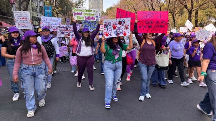 En el Zócalo, feministas denuncian que solo 1 de cada 5 feminicidios se investiga como tal