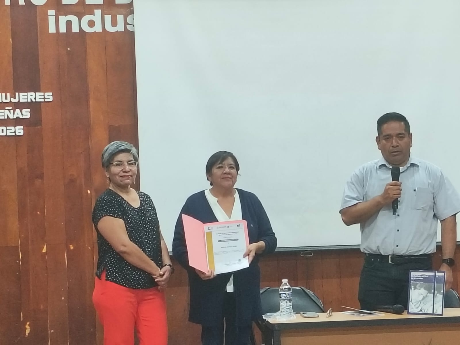 Presentan en CBTIS 26, el poemario póstumo “He halladoel final en tu camino” del periodista Wilfrido López Torres