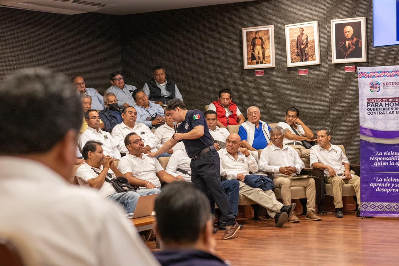 Transporte libre de violencia: Capacitan a 88 taxistas en masculinidades y prevención del acoso en Oaxaca