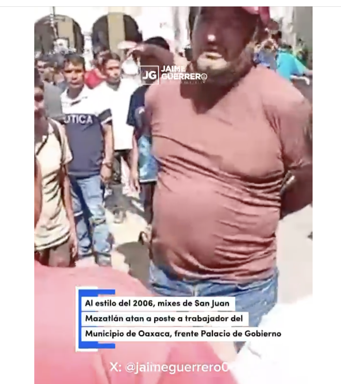 Al estilo del 2006, mixes de San Juan Mazatlán atan a un poste a trabajadores del Municipio de Oaxaca, frente Palacio de Gobierno