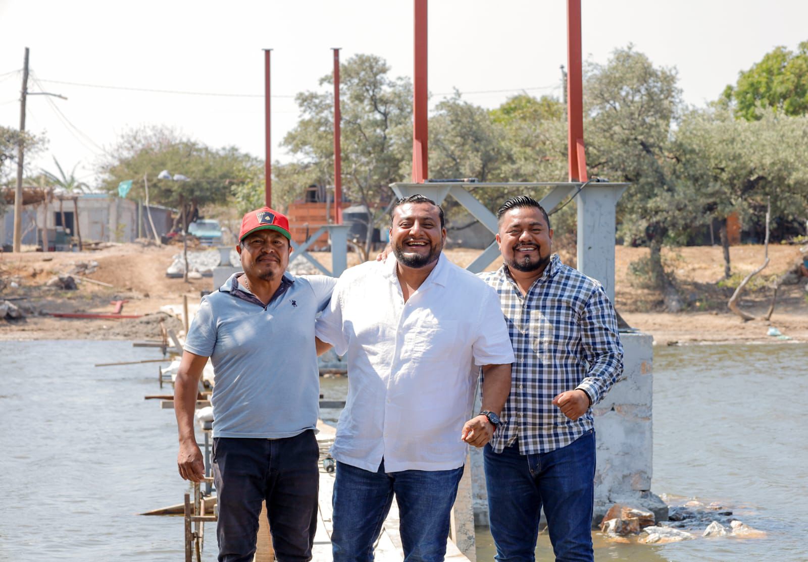 Adiós al lodo: El puente en Playa Vicente que conectará a familias con la escuela y el trabajo