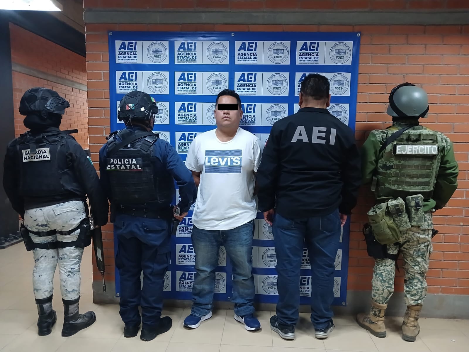 Fiscalía de Oaxaca detiene a hombre que hacía “cobro de piso” en Huajuapan de León