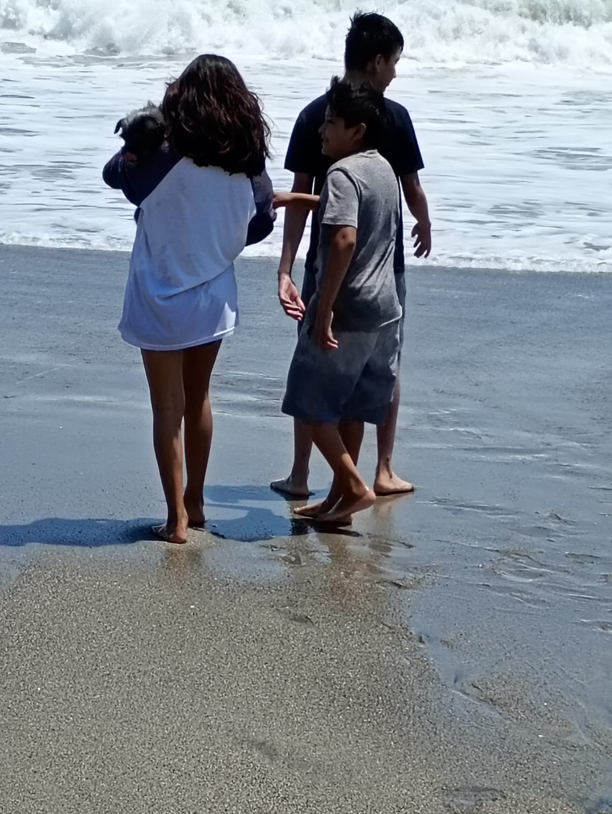 “A Lily se la llevó el mar el sábado de Gloria”: Familiares piden ayuda para localizarla por vía aérea