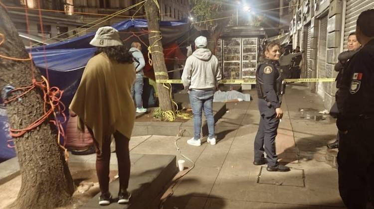Muere maestro oaxaqueño de la Sección 22 en campamento del Centro Histórico de la CDMX