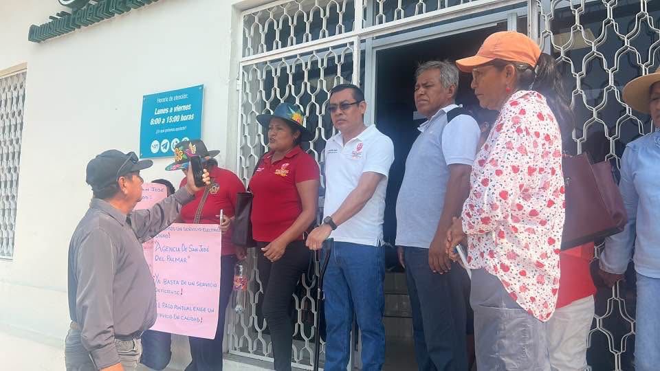 Afectados por apagones exigen atención de la Comisión Federal de Electricidad