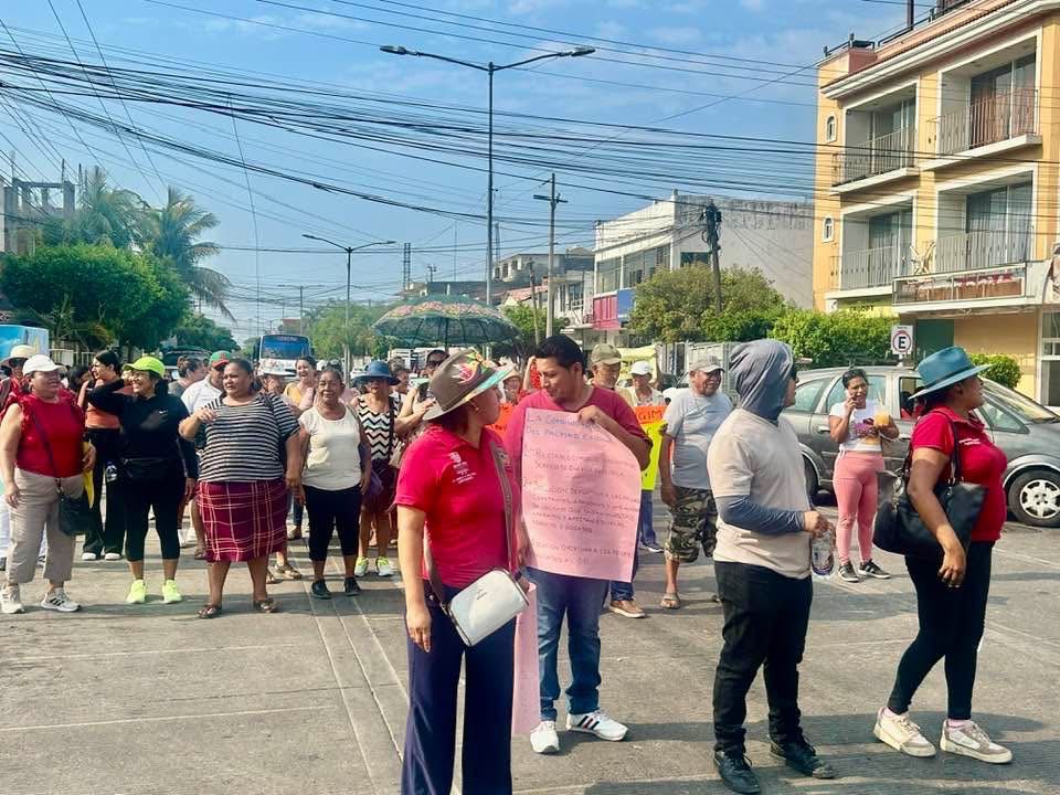 Marcha de habitantes de Salina Cruz contra apagones de CFE