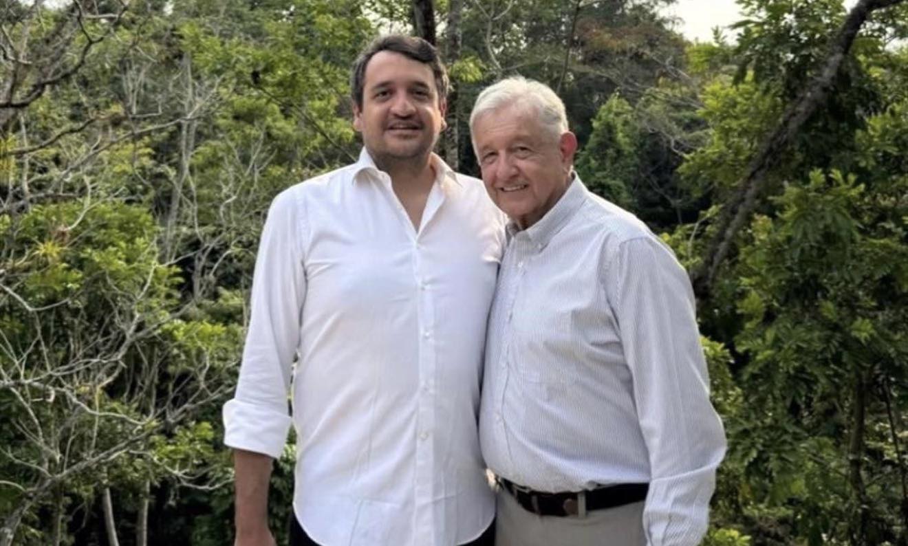 Con foto junto a su padre, Andy López Beltrán activa su campaña en redes rumbo a una candidatura