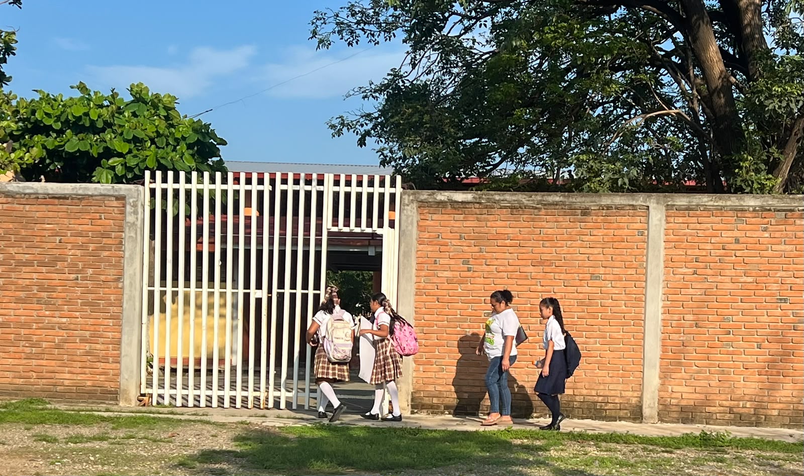 Estudiantes regresan a clases en Oaxaca después del paro de la Sección 22