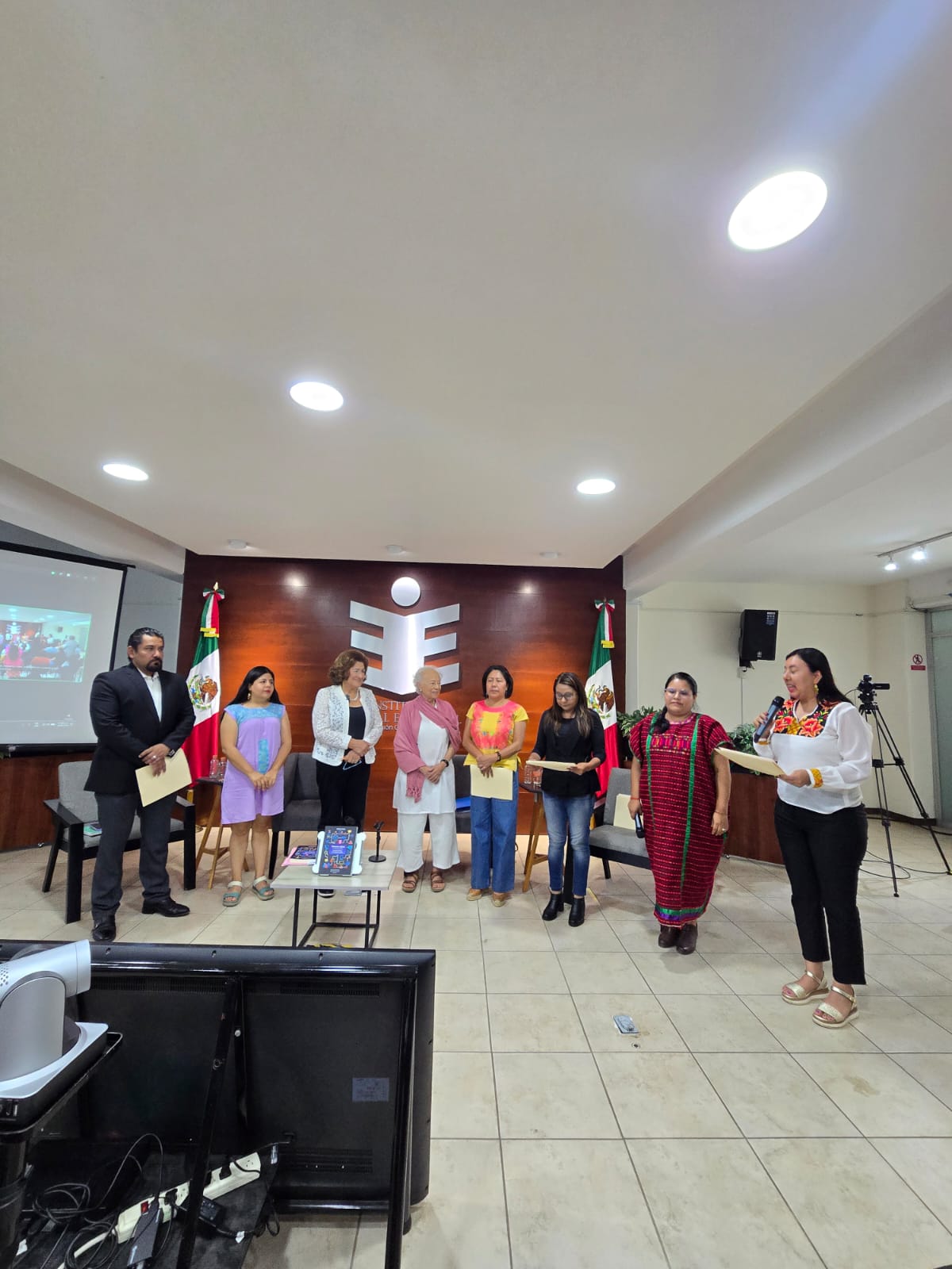 Congresos locales operan reformas para sepultar la paridad de género y blindar a agresores