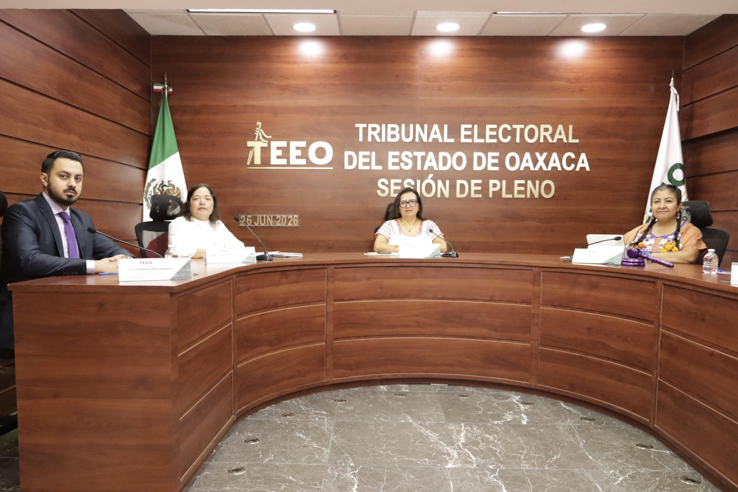 TEEO desecha controversias de agencias de Mazatlán Villa de Flores relativas a la integración del Consejo Municipal Electoral.