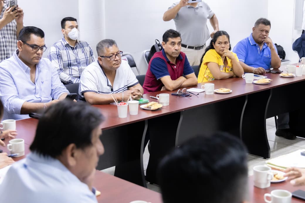 *Avanza diálogo entre Semovi y representantes de taxistas*