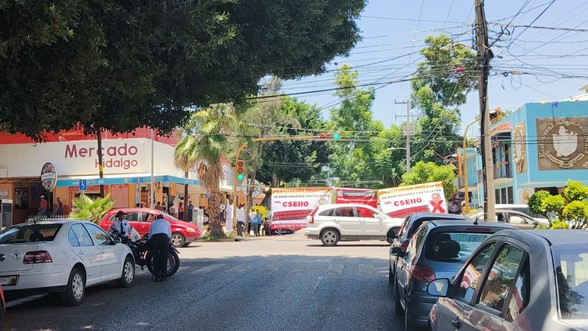 Sindicato del CSEIIO cerca el Fortín por la Guelaguetza: acusan nepotismo y personal sin título