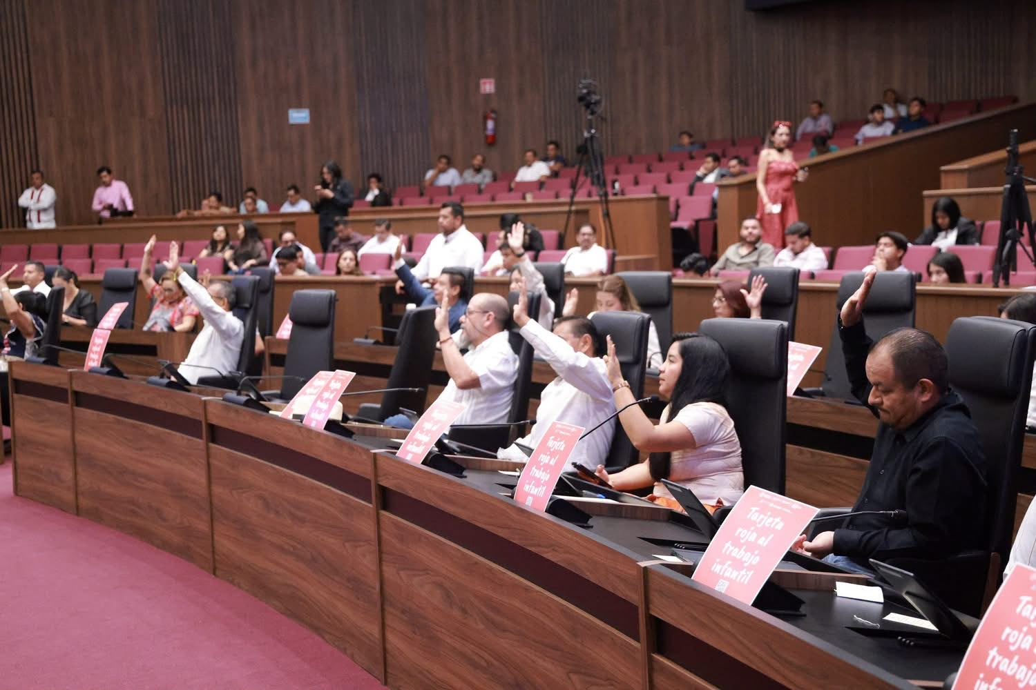 Congreso de Oaxaca aprueba reforma antitrata: Hoteles obligados a exigir actas de parentesco para el ingreso de menores
