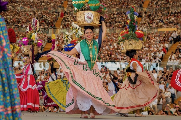 Bailarina de delegación en la Guelaguetza
