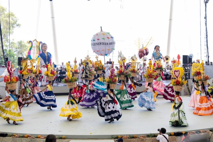 Guelaguetza VIP: La 4T y la élite política acaparan palcos de honor entre denuncias de privatización