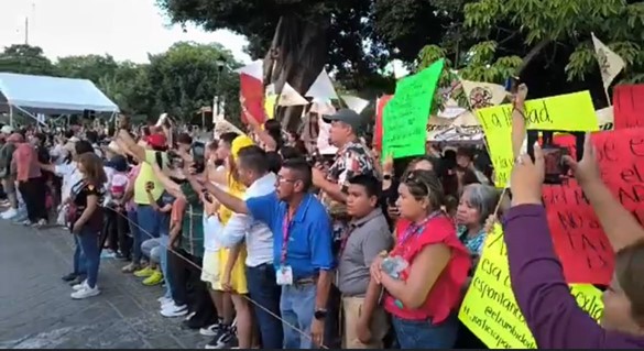 Civiles bloquean visibilidad de la protesta