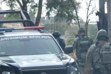 Policía municipal y elementos del Ejército durante la atención a hechos de violencia en Oaxaca