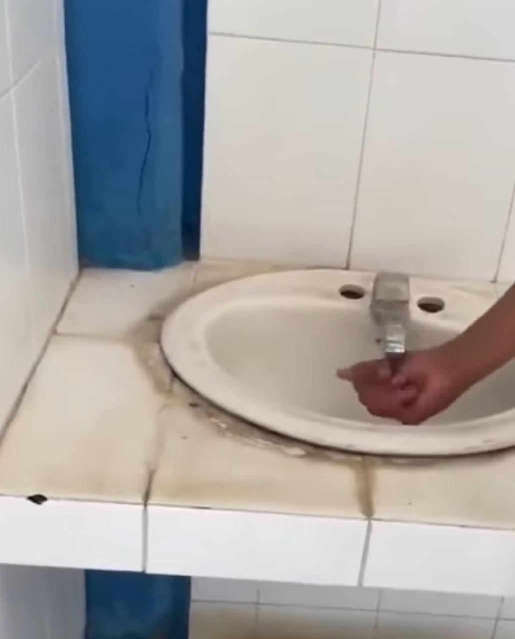 Imagen difundida sobre las condiciones de los sanitarios del CETMAR 05