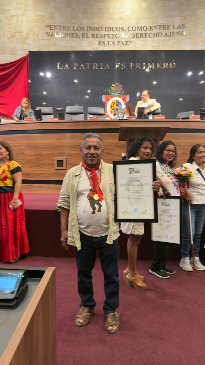 Víctor Orozco “Cha'ca” recibe la medalla Rodolfo Morales