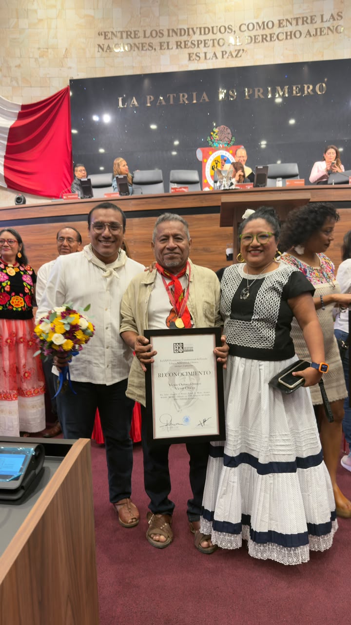 Víctor Orozco “Cha'ca” recibe la medalla Rodolfo Morales