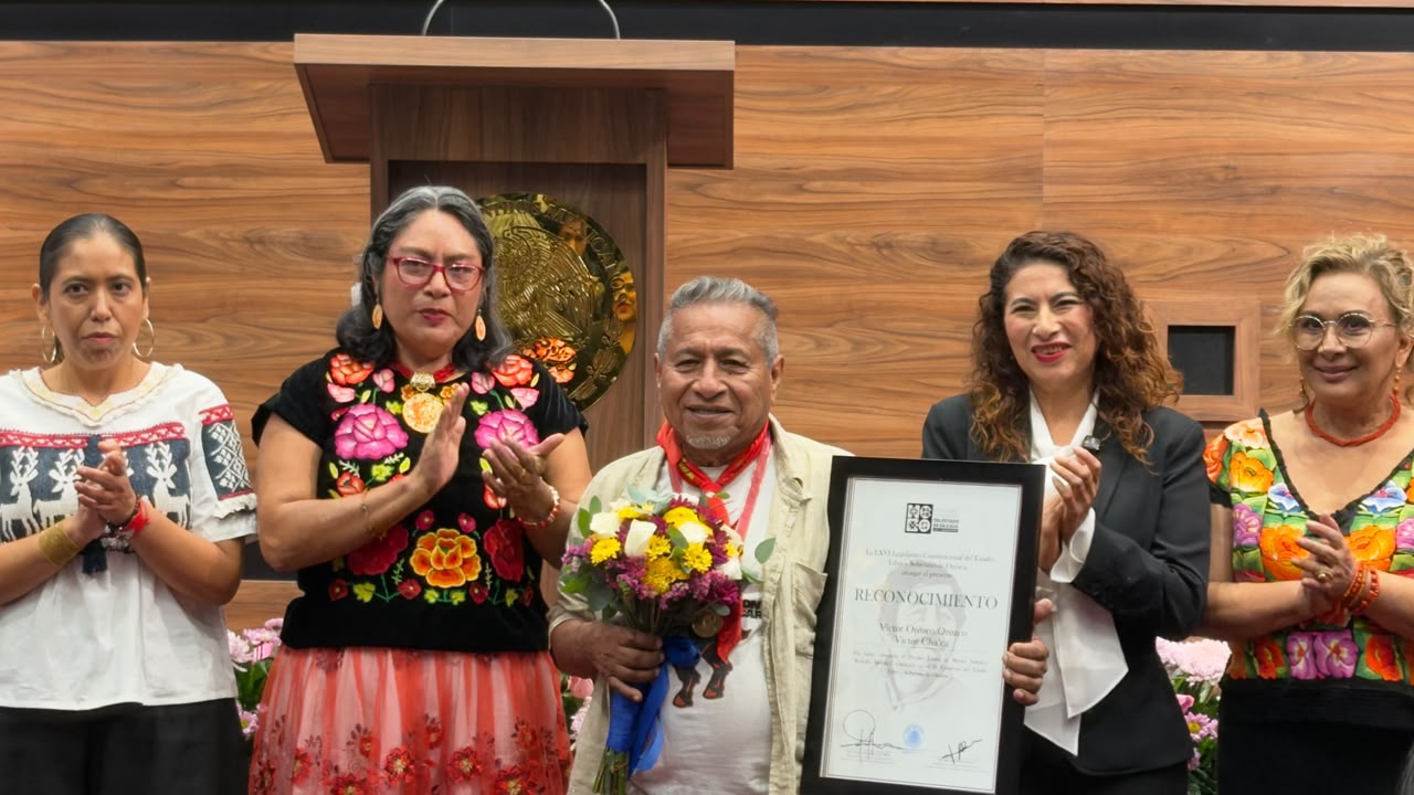Víctor Orozco “Cha'ca” recibe la medalla Rodolfo Morales